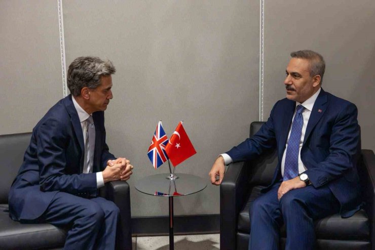 Bakan Fidan, İngiliz mevkidaşı Miliband ile görüştü