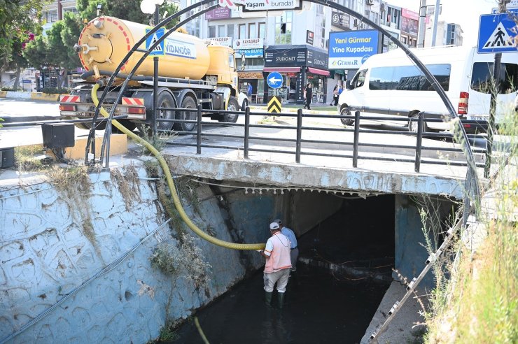 Kuşadası’nda Damlacık Deresi temizlendi