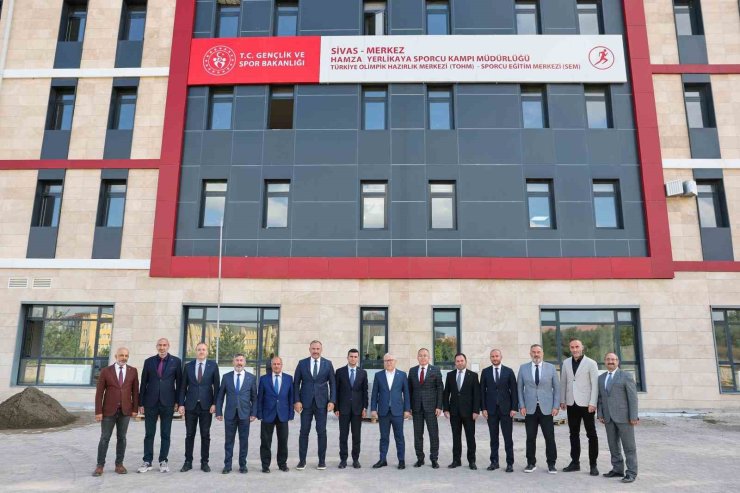 Sivas Valisi Şimşek, devam eden çalışmalarda incelemelerde bulundu