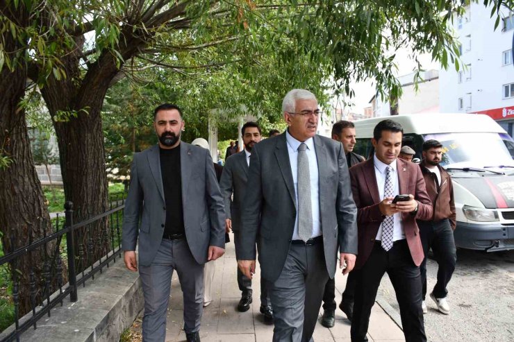 Türkiye Yüzyılı Buluşmaları için Kars’a gelen AK Parti Erzurum Milletvekili Öz, Sarıkamış’ta esnaf ve teşkilatla buluştu