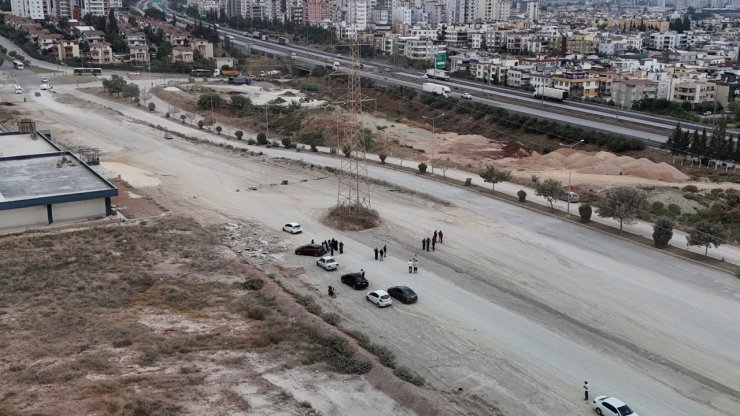 Yapımı bir türlü tamamlanmayan bulvar mahalleliyi isyan ettirdi