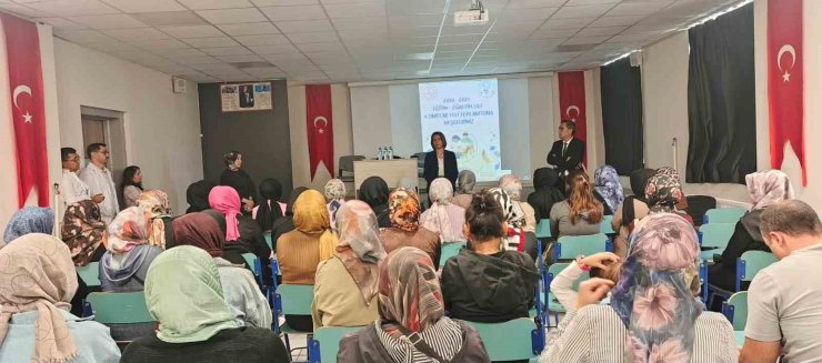 Altıntaş’ta 8. sınıf velileriyle eğitim ve sınav hazırlıkları değerlendirildi