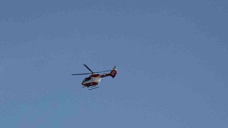 Bahçesaray’da perikardit hastası helikopter ambulansla Van’a sevk edildi