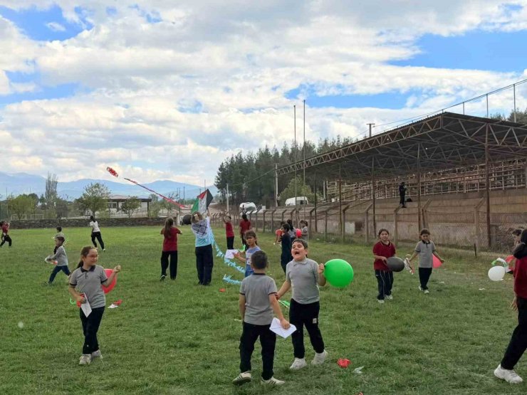 Beyağaçlı öğrencilerden Gazze’deki çocuklara uçurtmalı mesaj