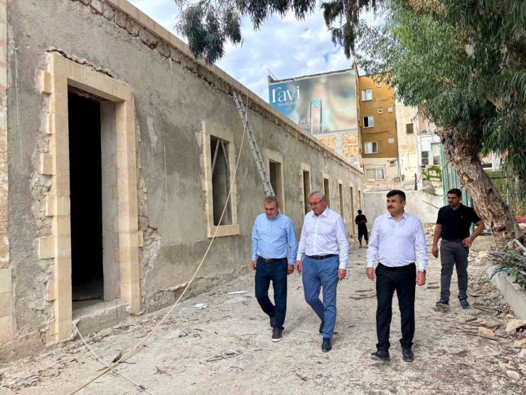 İskenderun Lisesi’nde restorasyon çalışmaları sürüyor