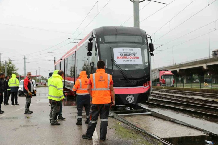 Samsun raylarında filo büyüyor: Üçüncü yeni tramvay da geldi