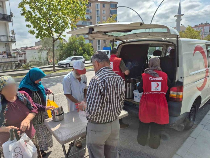 Kızılay’dan ihtiyaç sahibi ailelere sıcak yemek desteği