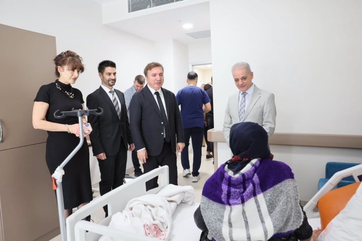 Vali Aydoğdu, hastanede tedavi gören hastaları ziyaret etti