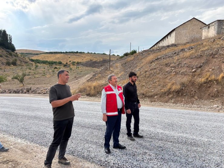 Darende’de yol yapım çalışmaları sürüyor