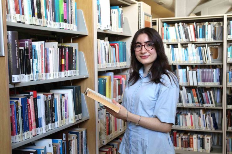 Şiirle Avrupa’nın zirvesine çıktı