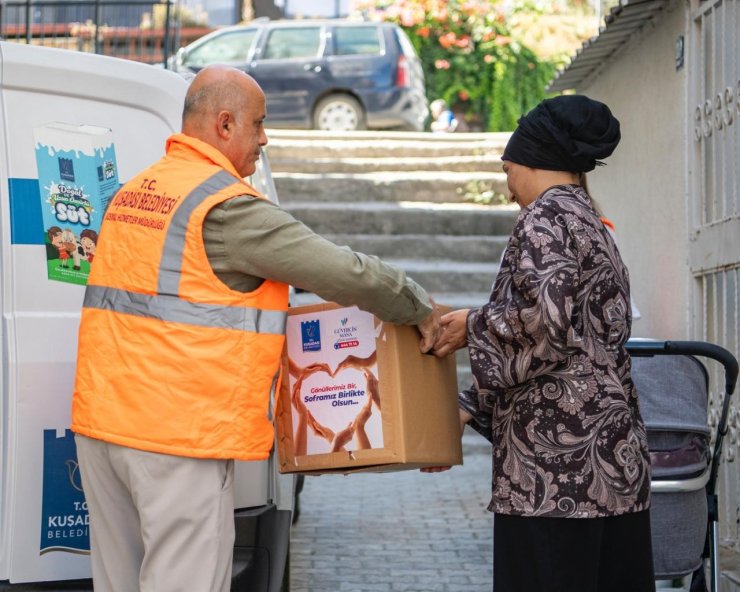 Kuşadası’nda ihtiyaç sahiplerine 2 bin 831 gıda kolisi ulaştırıldı