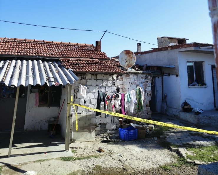 Akhisar’da eşi tarafından bıçaklanan kadın hayatını kaybetti