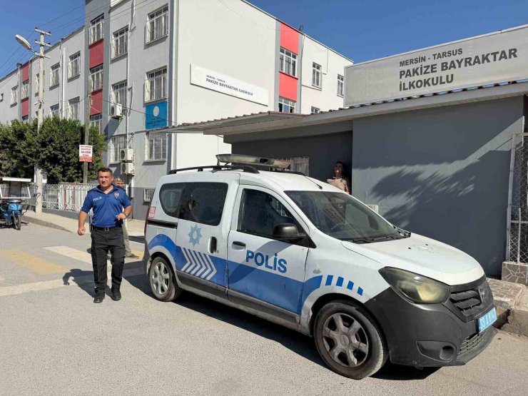 Tarsus’ta 1. sınıf öğrencisinin çantasından tabanca çıktı