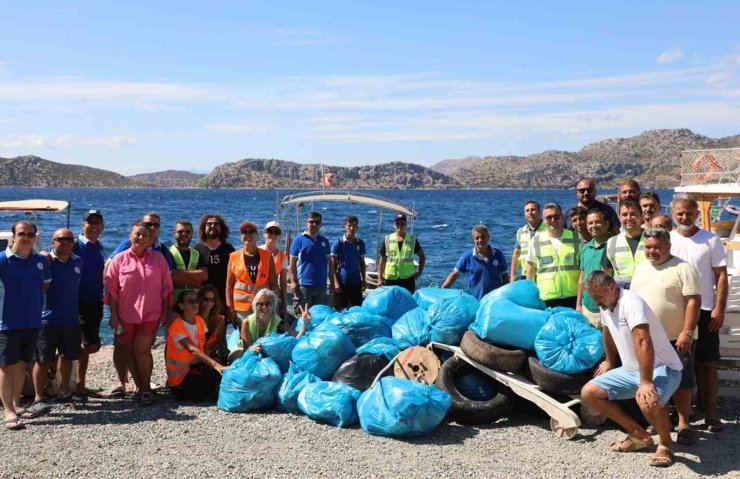 Marmaris Sögüt koylarından 125 torba atık toplandı