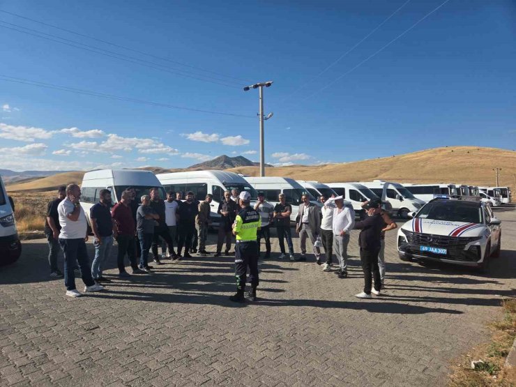 Muş’ta okul servislerine yönelik trafik denetimi