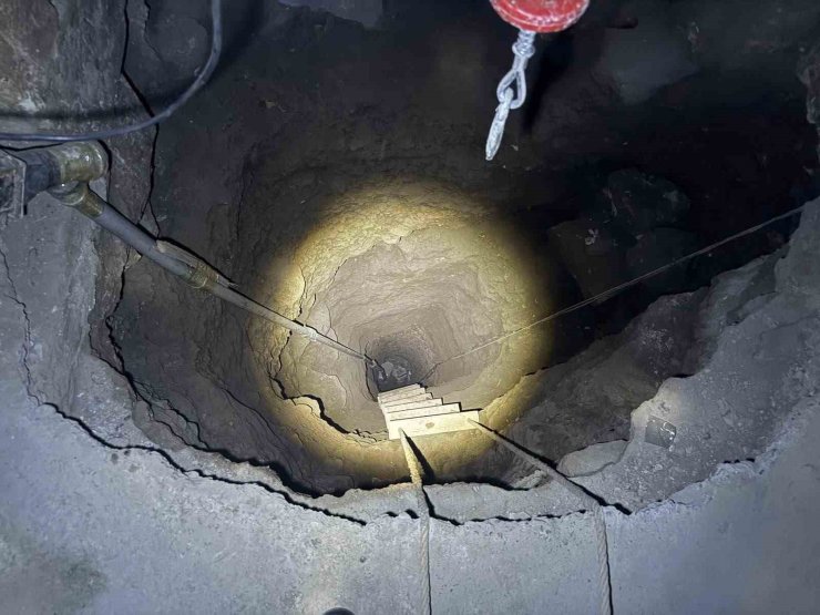 Şanlıurfa’da define için evde 25 metrelik kaçak kazı yapan 2 kişi gözaltına alındı