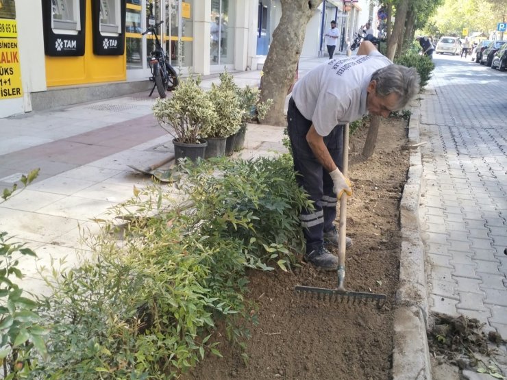 Şehzadeler’de parklar dört mevsim bakımlı tutuluyor