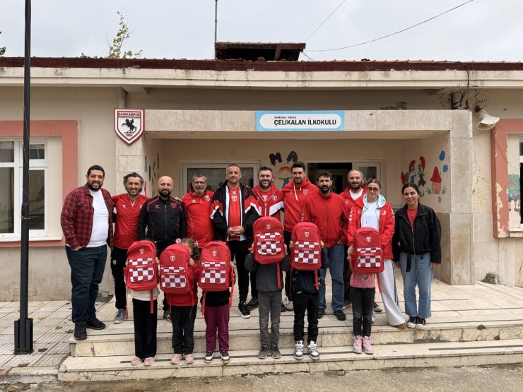 Kırsal mahalle okullarına çanta kampanyası