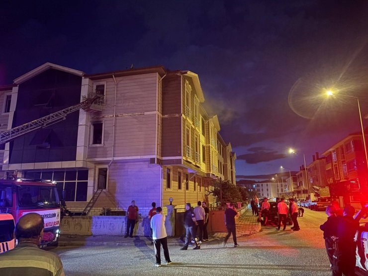 Erzincan’da apartman dairesinde yangın paniğe neden oldu