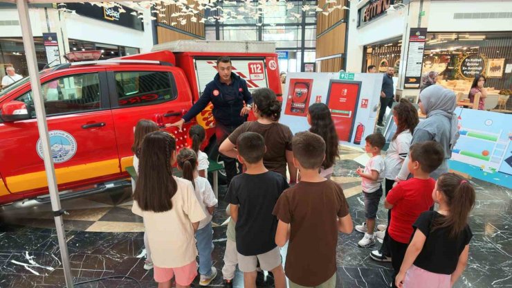 Minik itfaiyeciler, hem öğrendi hem eğlendi