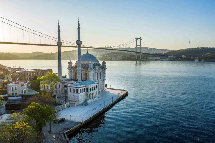 Bakan Ersoy: "Erişilebilir halk plajlarımızla herkesin denizden ve tatilden yararlanabilmesi için imkanlarımızı artırıyoruz"