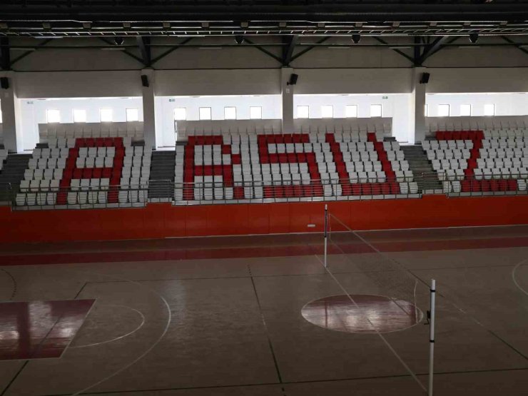 Arsuz’da 6 bin 846 metrekarelik kapalı spor salonunda sona gelindi