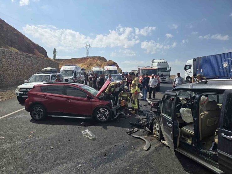 Bingöl’de trafik kazası: 6 yaralı