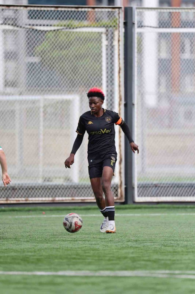 Kafayat Atoke Başhıru hat-trick yaptı