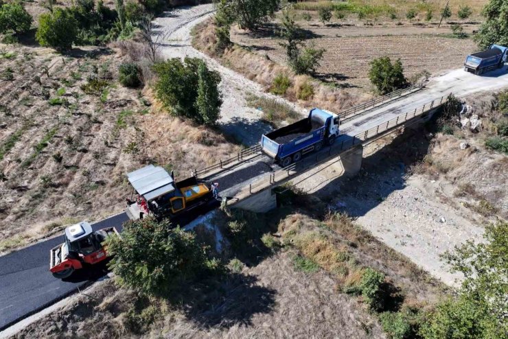 Manisa Büyükşehir, Sarıgöl’de 6 kilometrelik yolu sıcak asfaltla buluşturuyor