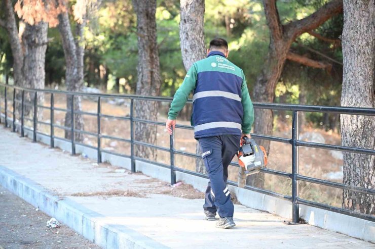 Manisa’nın tarihi ve doğal güzelliklerine uzanan yolda temizlik çalışması
