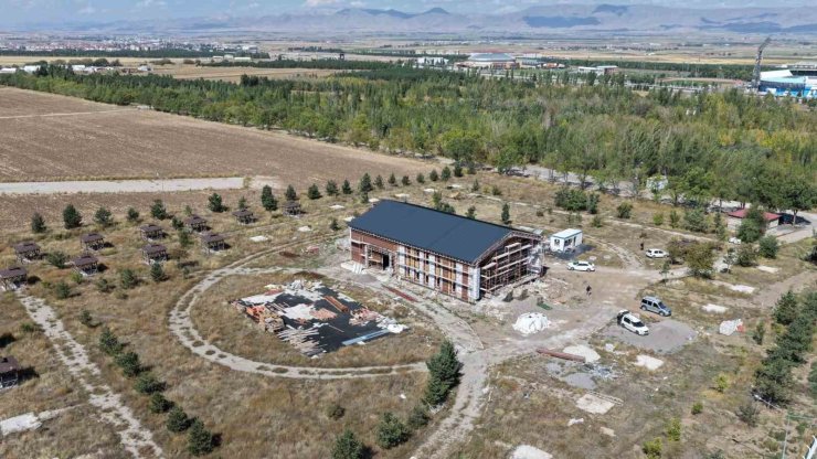 Atatürk üniversitesi kampüsünde yükselen millî teknoloji atölyesinde sona gelindi