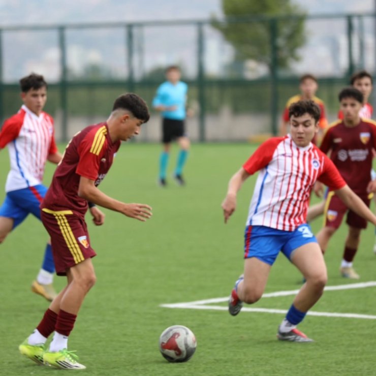 Kayserispor U17 takımı gol olup yağdı