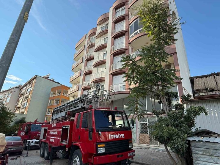 Antalya’da balkonda çıkan yangın korkuttu
