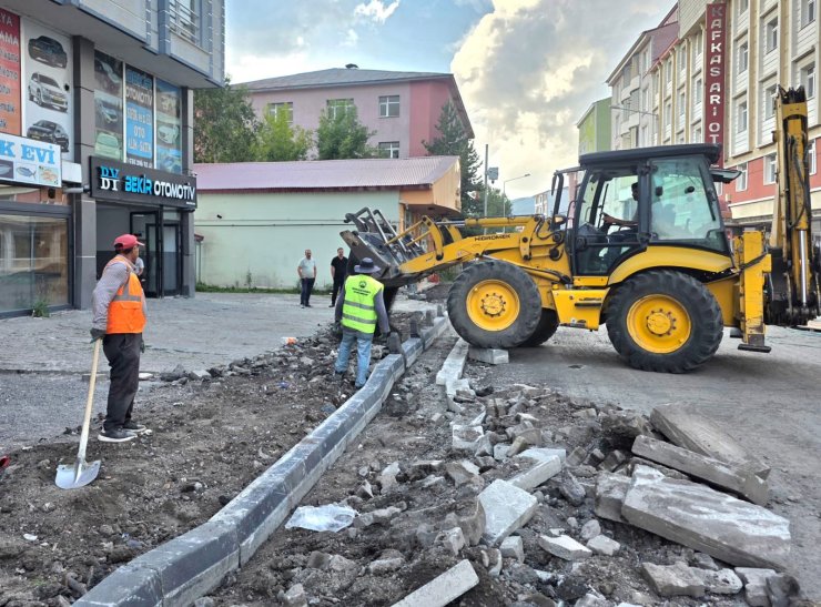 Ardahan Belediyenin kaldırım yenileme çalışmaları devam ediyor