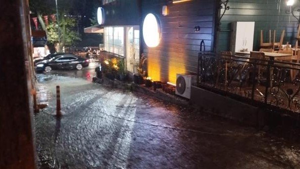 İstanbul’da sağanak yağış etkili oluyor