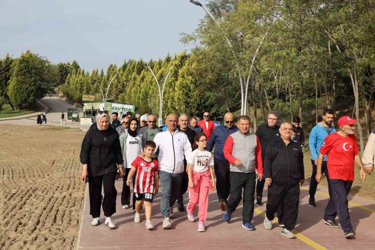 Körfez sahilinde sağlık için 10 kilometrelik yürüyüş gerçekleştirildi