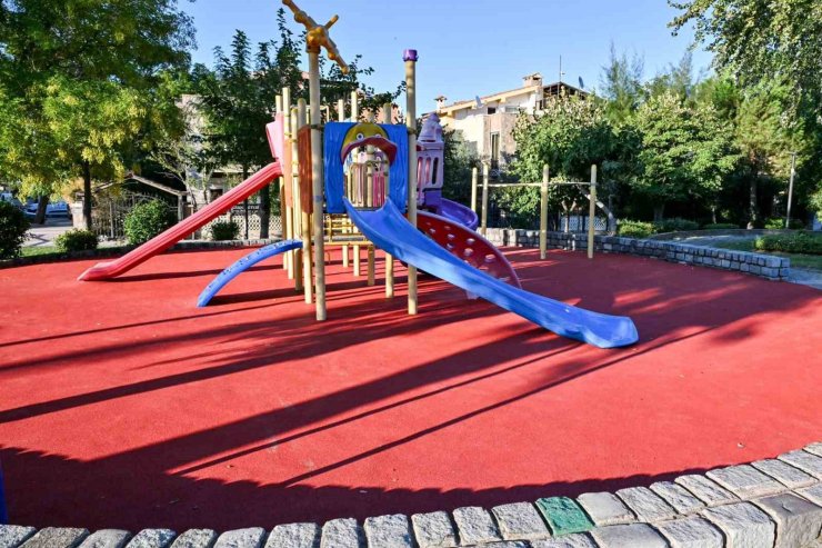 Manisa’da park ve oyun alanlarına güvenli zemin