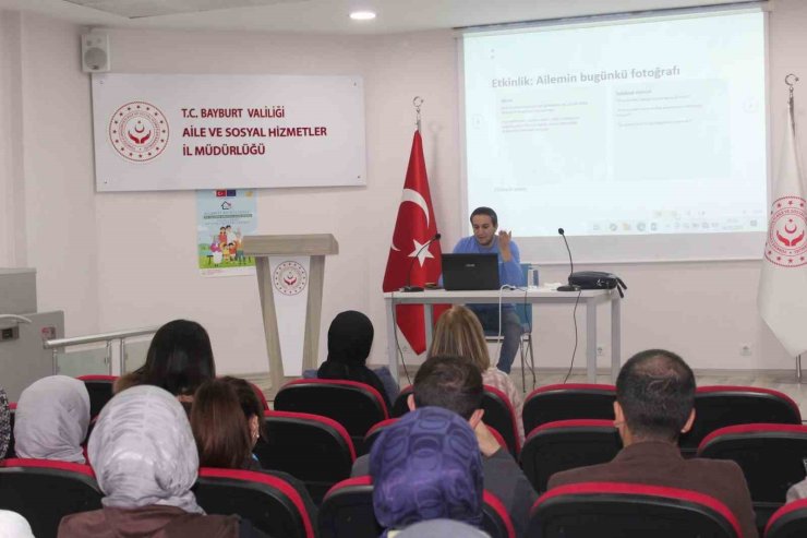 Sosyal hizmet personeline aile çalışmaları konusunda eğitim verildi