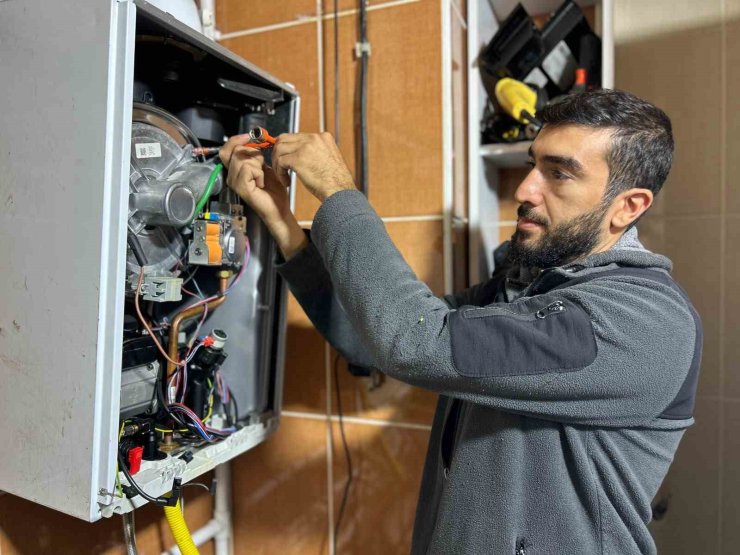 Van’da kombi ustalarının kış mesaisi başladı