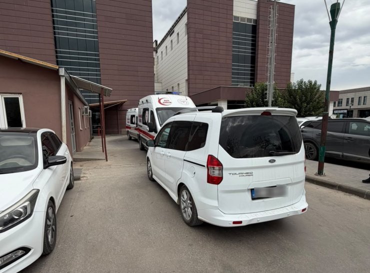 Ambulans girişine park eden sürücü tepkilere neden oldu