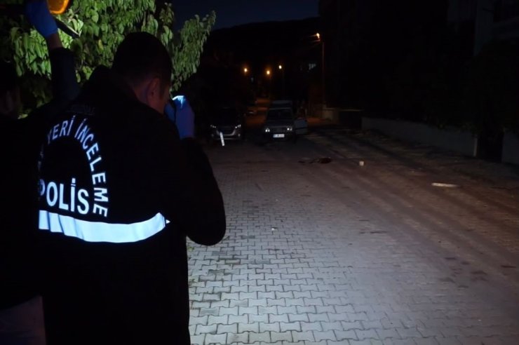Burdur’da iki grup arasında kürekli kavga: 2 otomobil zarar gördü