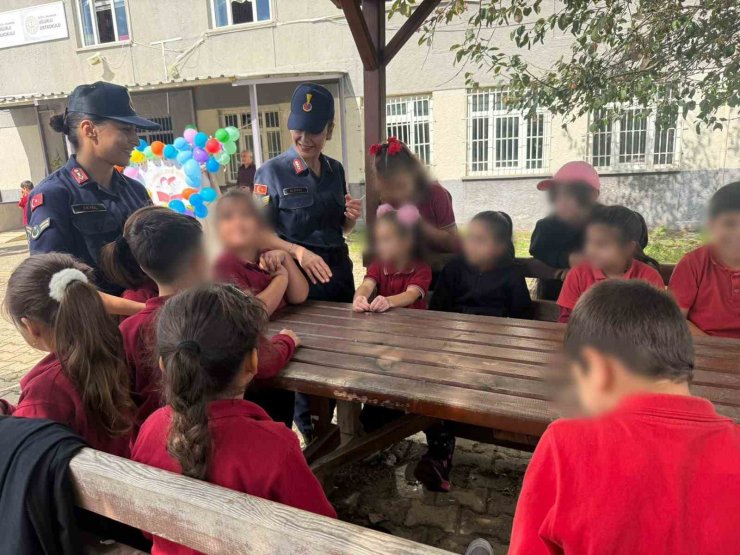 Jandarmadan öğrencilerin güvenliği için farkındalık çalışması