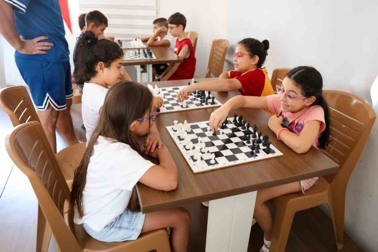 Efeler Belediyesi’nden gençlere destek