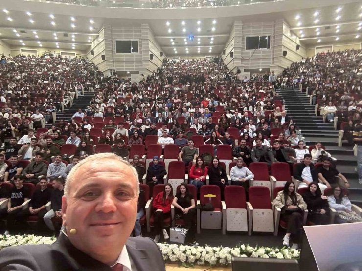 ERÜ’de yeni öğrencilere tanışma programı düzenlendi