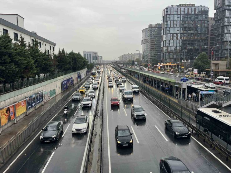 İstanbul’da trafik yoğunluğu yüzde 85’e ulaştı