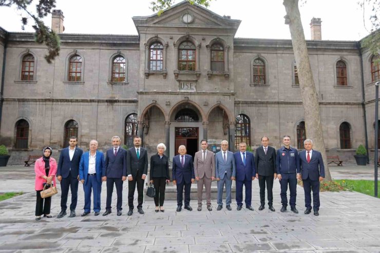 Başkan Büyükkılıç, Kent Konseyi’nin yeni yönetimini ağırladı