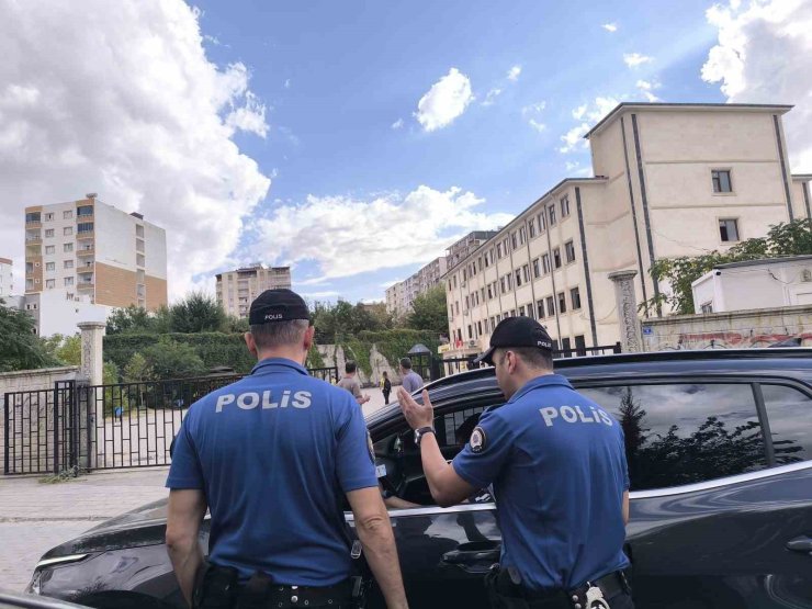 Kurtalan’da okullarda güvenlik alarmı: Polis ekipleri okulun önünden geçen araçlarda GBT sorgulaması yapıyor