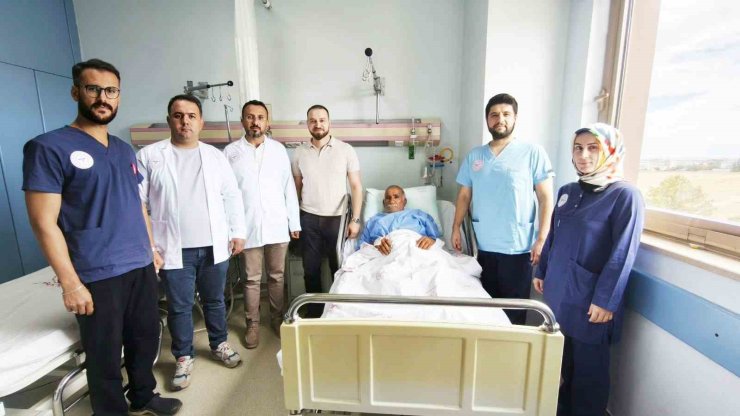 Mesanesinden 42 parça taş çıkarılan hasta sağlığına kavuştu