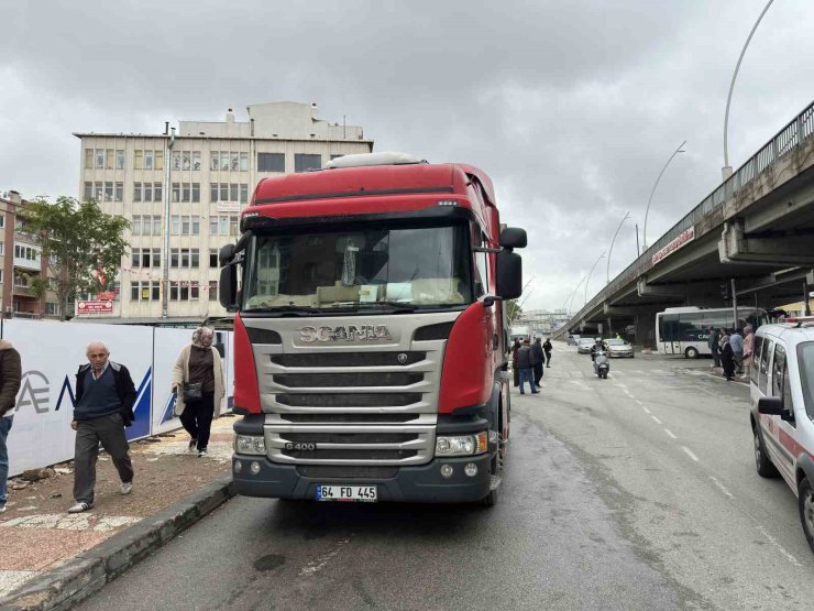 Uşak’ta tırın çarptığı 74 yaşındaki yaya hastanede hayatını kaybetti