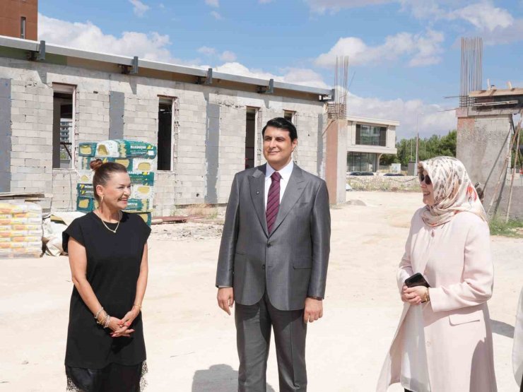Yılmaz’dan Gaziantep Otizm Vakfı Okulu’na ziyaret
